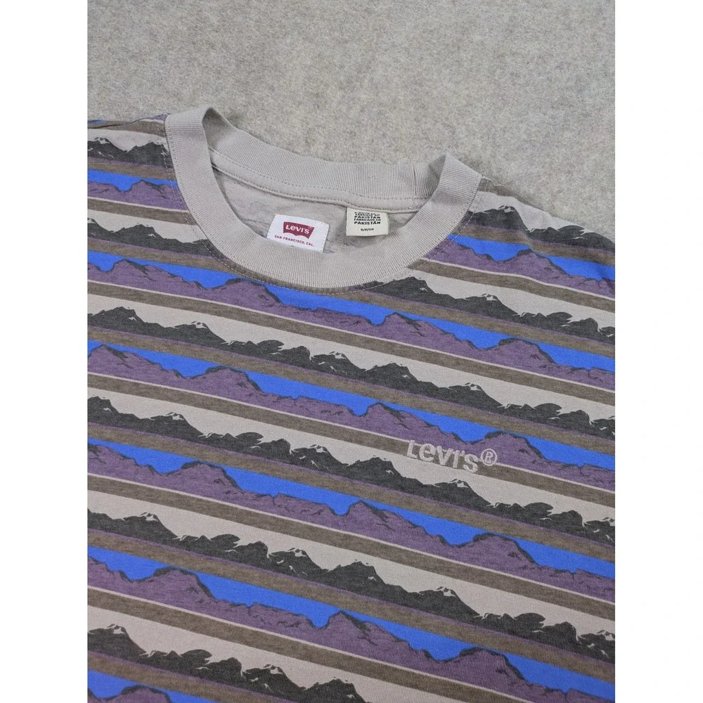 Levi's Red‎ Tab Vintage T-Shirt Size Small Relaxed Fit Mountain Line AOP Skater